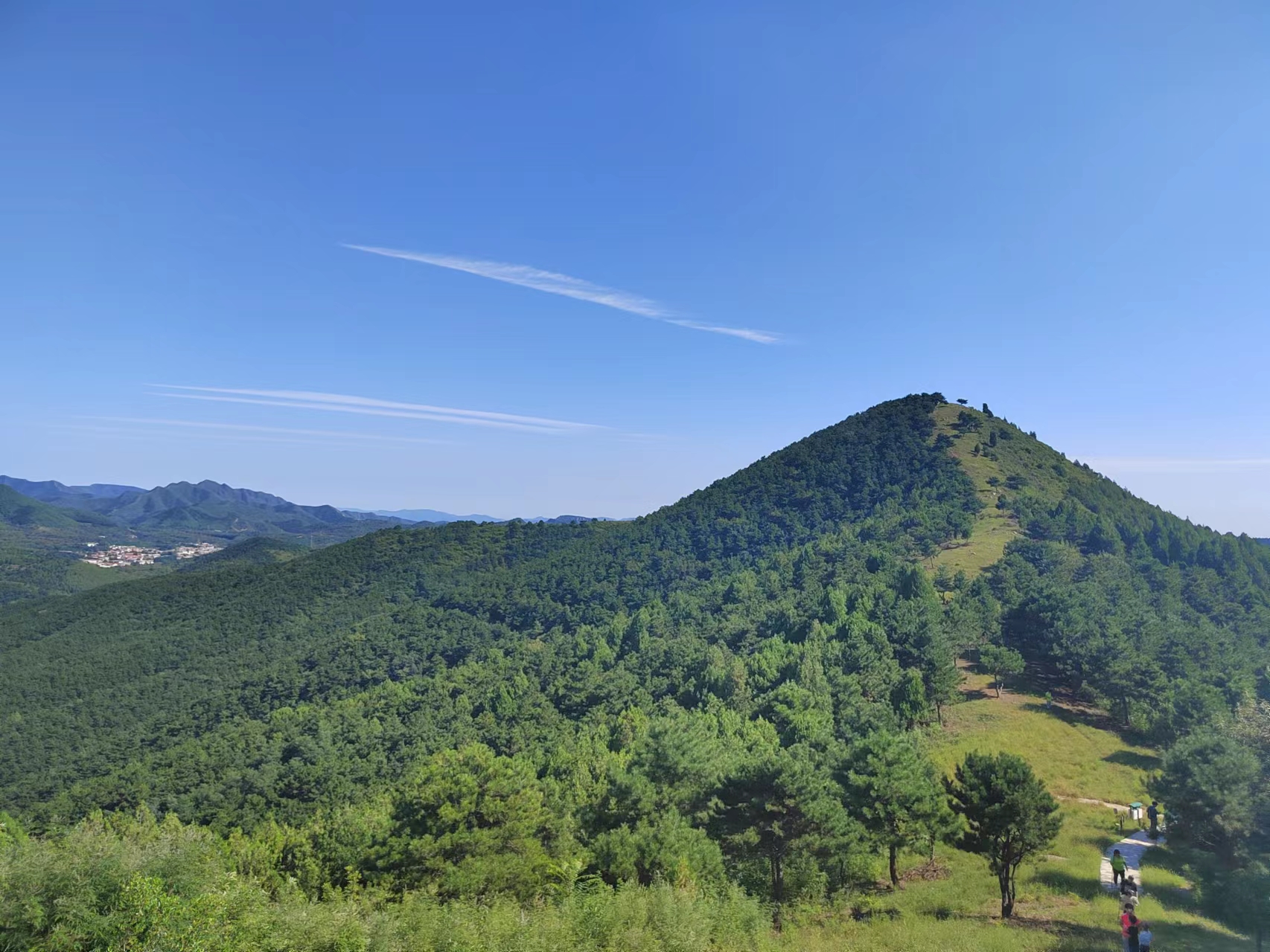 1677202022102071.jpg 蓟县爬山.jpg