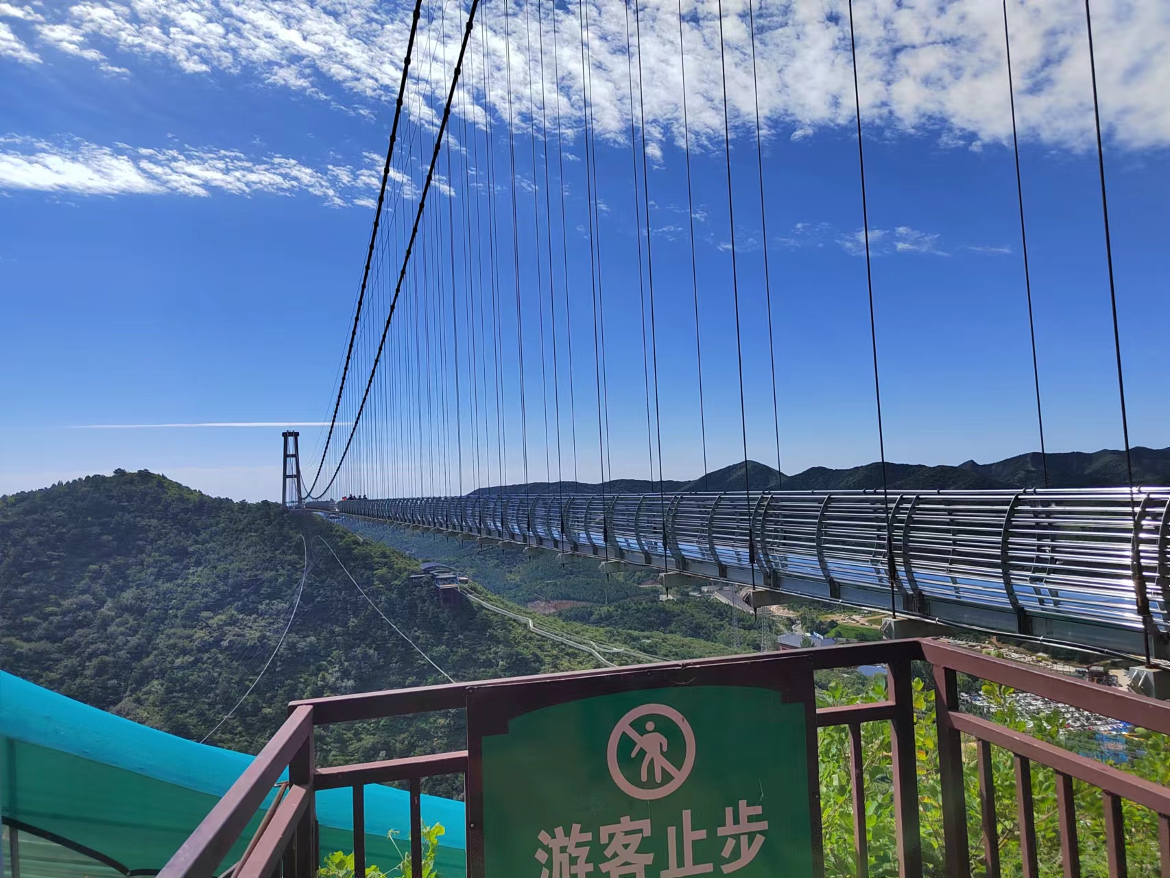 1677202698470294.jpg 玻璃栈道.jpg